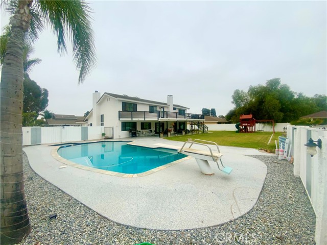 2416 Hialeah Circle, Norco CA: https://media.crmls.org/medias/40de46d2-1b69-4e4b-a216-734ecdbbcc4d.jpg