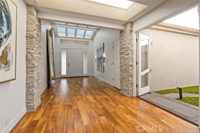 Detail Gallery Image 16 of 68 For 218 Evening Star Ln, Newport Beach,  CA 92660 - 5 Beds | 3/1 Baths