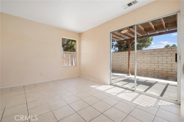 Detail Gallery Image 10 of 21 For 14677 Foothill Rd, Victorville,  CA 92394 - 3 Beds | 2/1 Baths