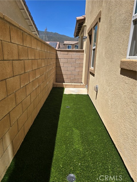 15547 Kings Peak Drive, Fontana CA: https://media.crmls.org/medias/40df3547-e894-4c4c-a5ff-86ab3d76a62d.jpg
