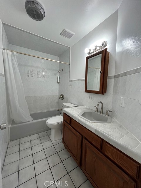 Detail Gallery Image 11 of 22 For 7522 Balcom, Reseda,  CA 91335 - 4 Beds | 3 Baths