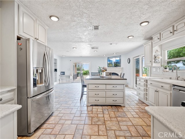 Detail Gallery Image 14 of 45 For 18728 Plumas St, Hesperia,  CA 92345 - 4 Beds | 2 Baths