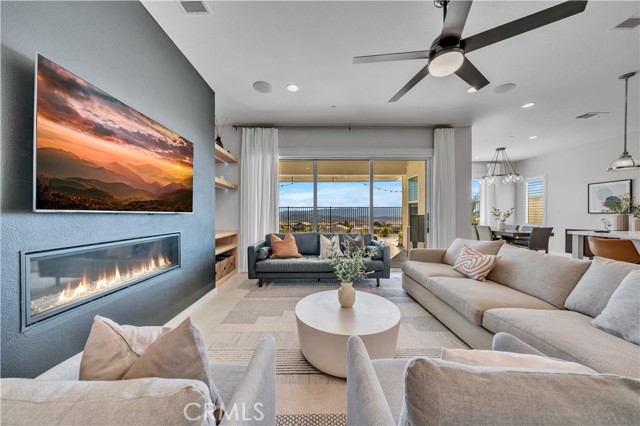 Detail Gallery Image 3 of 35 For 18244 Cumulus Ct, Canyon Country,  CA 91350 - 4 Beds | 3 Baths