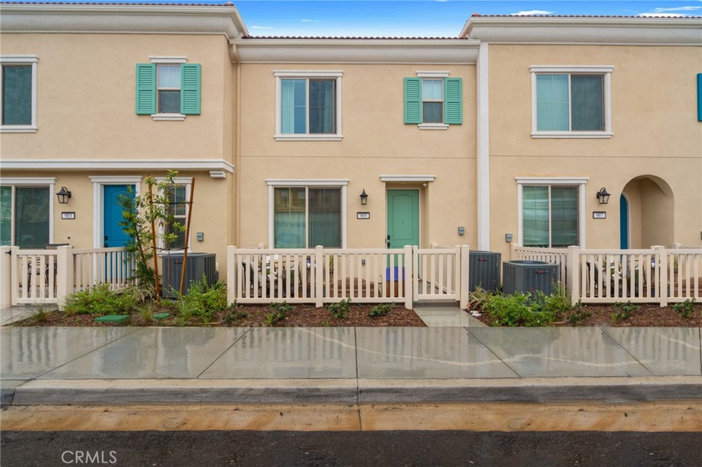 965 W Clover Ave, Rialto, CA 92376