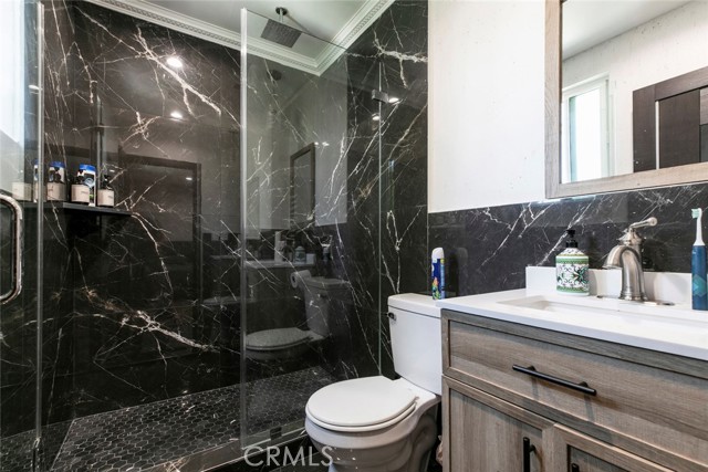17800 Raymer Street, Sherwood Forest CA: https://media.crmls.org/medias/40e22ff4-e8f6-47f6-ad2c-11a81615802e.jpg