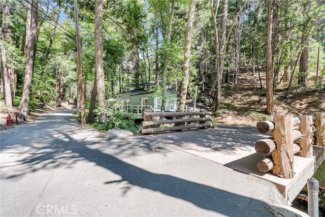 27500 HWY 189, Lake Arrowhead CA: https://media.crmls.org/medias/40e2470d-60b1-47d0-be1c-66b73f71aa01.jpg