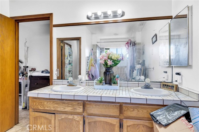 222 W 8th Avenue, Escondido CA: https://media.crmls.org/medias/40e24e1d-d48b-46a2-a5f4-b2a29d95b9df.jpg