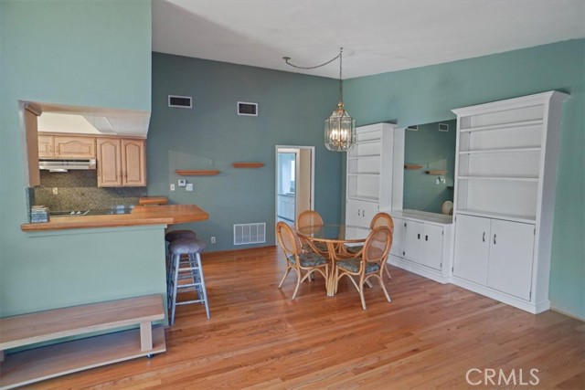 Detail Gallery Image 5 of 22 For 1548 Riverside #G,  Glendale,  CA 91201 - 2 Beds | 2 Baths