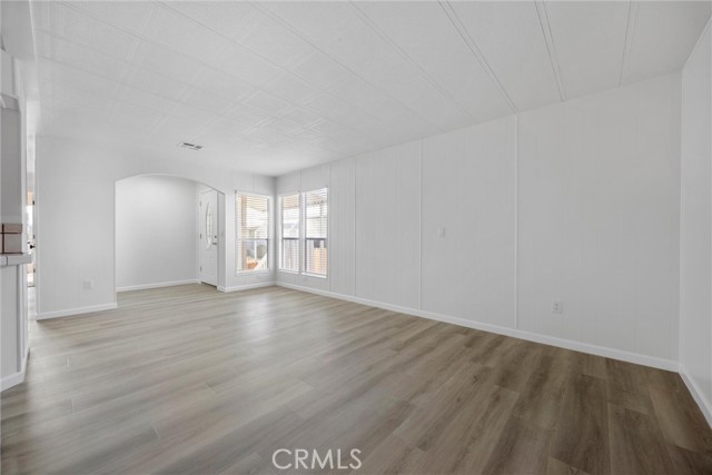 Detail Gallery Image 13 of 35 For 120 Cedarwood Ln, Bakersfield,  CA 93308 - 3 Beds | 2 Baths