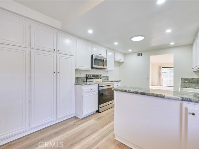 42206 Village 42 photo 5