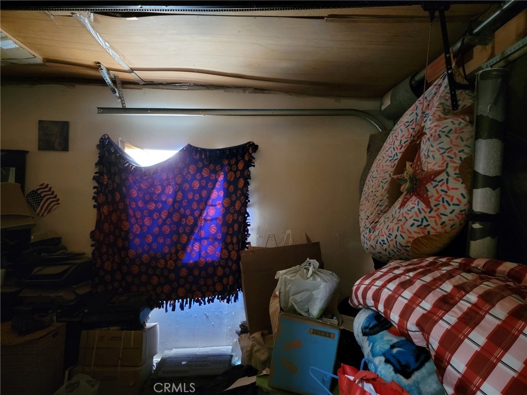 https://media.crmls.org/medias/40e54d7a-c31e-4d2e-a5e3-75003be2d1e8.jpg?preset=X-Large