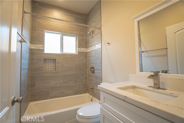 9246 Cedros Avenue, Panorama City CA: https://media.crmls.org/medias/40e60828-5ebe-42b3-817b-d68644a36275.jpg