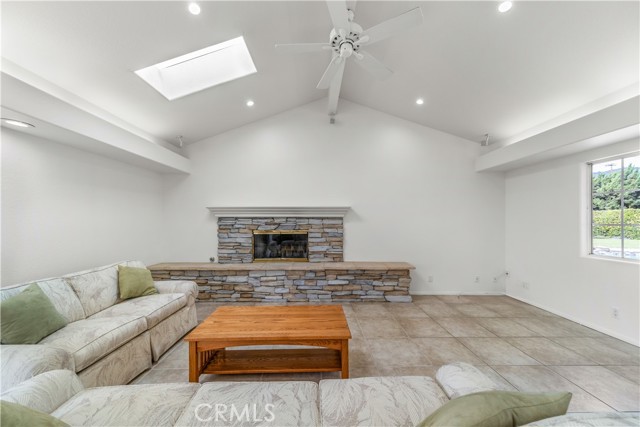 Detail Gallery Image 15 of 44 For 125 Pinewood Pl, Glendora,  CA 91741 - 3 Beds | 2/1 Baths