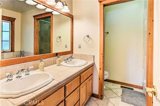 Detail Gallery Image 11 of 26 For 564 Pioneer Rd, Lake Arrowhead,  CA 92352 - 5 Beds | 3/1 Baths