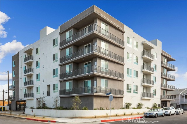 11714 Archwood Street, North Hollywood CA: https://media.crmls.org/medias/40e730b6-d3bb-4f64-a8af-d6fcaf57078b.jpg