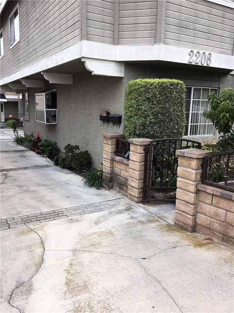 2206 Clark Lane, Redondo Beach, California 90278, 4 Bedrooms Bedrooms, ,2 BathroomsBathrooms,Residential,Sold,Clark,PV17129108