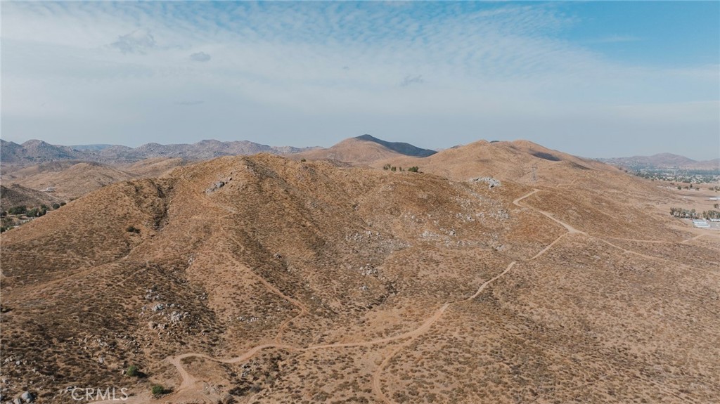 https://media.crmls.org/medias/40e75c1a-22af-44cb-b21b-eaca20a464b7.jpg?preset=X-Large