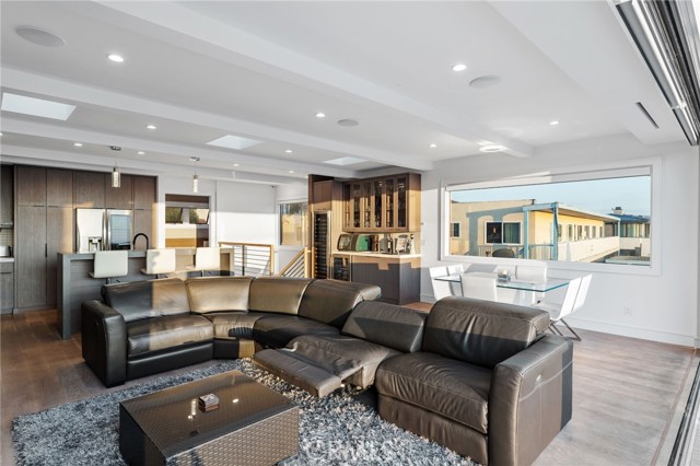 1737 Manhattan Avenue, Hermosa Beach CA: https://media.crmls.org/medias/40e763ad-1686-4f9f-88ab-ad658f1b8a30.jpg