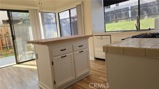 Detail Gallery Image 5 of 35 For 10387 Crossing Green Cir, Moreno Valley,  CA 92557 - 4 Beds | 2/1 Baths