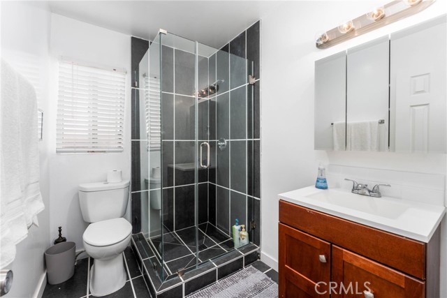Detail Gallery Image 25 of 60 For 14027 Wyandotte St, Van Nuys,  CA 91405 - 4 Beds | 4 Baths