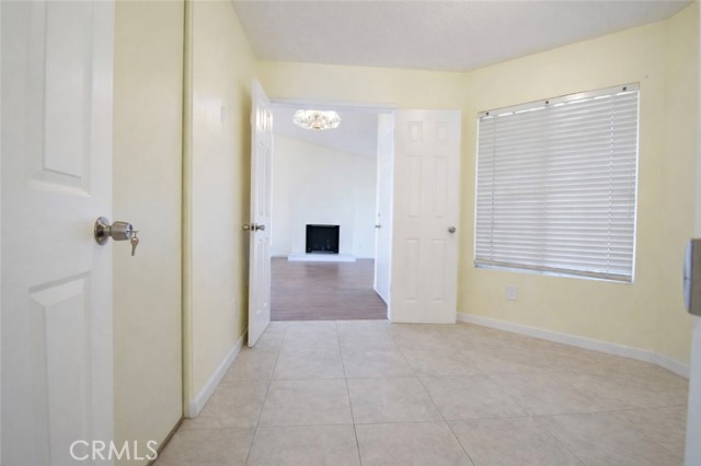 Detail Gallery Image 5 of 11 For 14129 La Mirada, Victorville,  CA 92392 - 5 Beds | 2 Baths