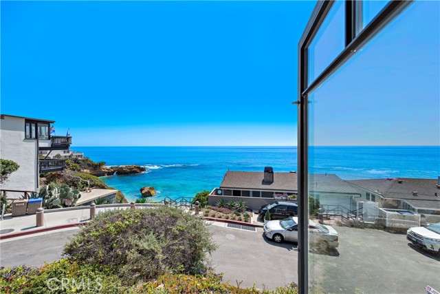 Detail Gallery Image 2 of 61 For 154 Pearl St, Laguna Beach,  CA 92651 - 3 Beds | 3 Baths