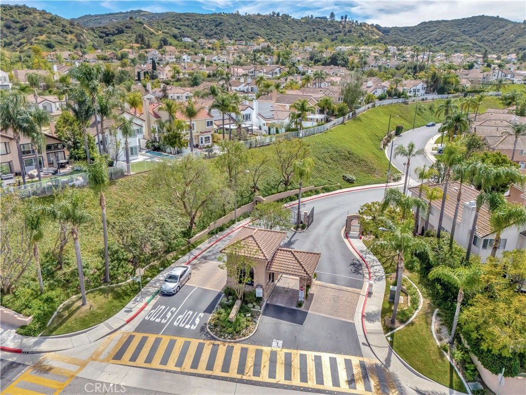 https://media.crmls.org/medias/40e888a5-b9b3-44e6-9f72-2d15ee302a2d.jpg?preset=X-Large