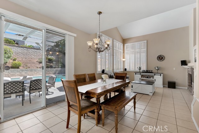 Detail Gallery Image 11 of 53 For 23809 Woodpark Ct, Valencia,  CA 91354 - 4 Beds | 3 Baths