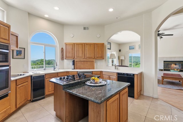 18380 Avenida Caleta, Murrieta CA: https://media.crmls.org/medias/40e8d622-3983-466a-b161-1da1c126549d.jpg