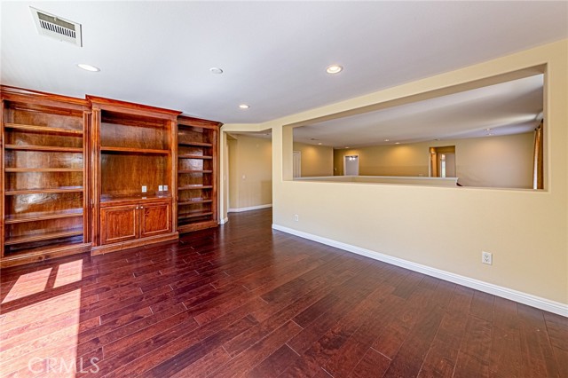 Detail Gallery Image 31 of 62 For 17730 Wren Dr, Canyon Country,  CA 91387 - 5 Beds | 3 Baths