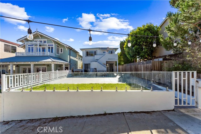 400 17th Street, Manhattan Beach, California 90266, 4 Bedrooms Bedrooms, ,2 BathroomsBathrooms,Residential,For Sale,17th,PW24197344