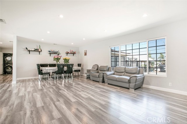 11024 Peoria Street, Sun Valley CA: https://media.crmls.org/medias/40e9ea79-c034-4ac8-8799-6c9d28f6c6a3.jpg