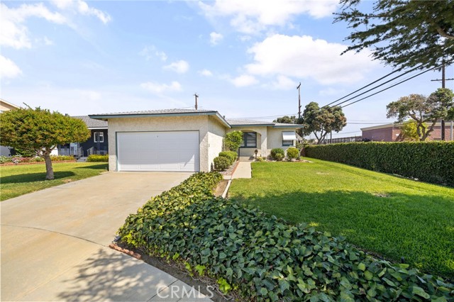 6345 Bigelow Street, Lakewood CA: https://media.crmls.org/medias/40ea8d4c-f939-4f29-a597-2a84140efcc6.jpg
