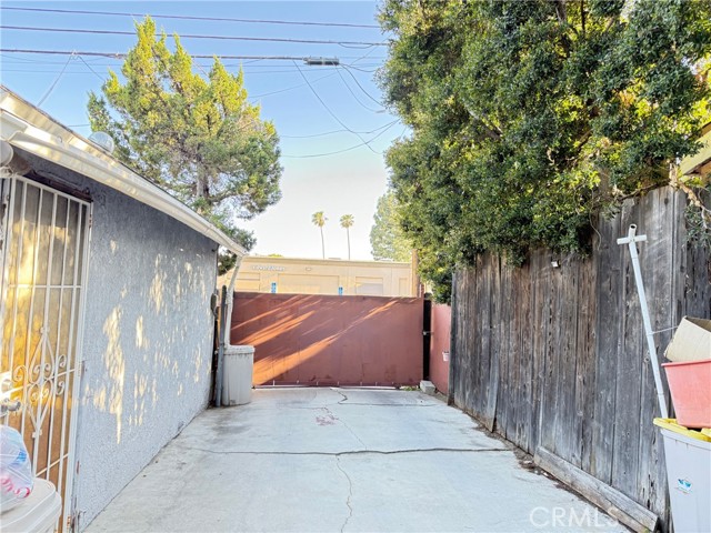 17838 -17840 Los Alimos Street, Granada Hills CA: https://media.crmls.org/medias/40ea940b-5f20-466b-9dc3-a612f2040af9.jpg