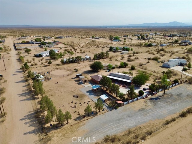 14221 Tumbleweed Road, Phelan CA: https://media.crmls.org/medias/40eb497b-2f3d-4dbc-9527-ea3fca23efb2.jpg