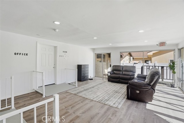 7958 Tampa Ave, Reseda CA: https://media.crmls.org/medias/40eb728b-8f1a-4d03-afc1-b669bba6bafa.jpg