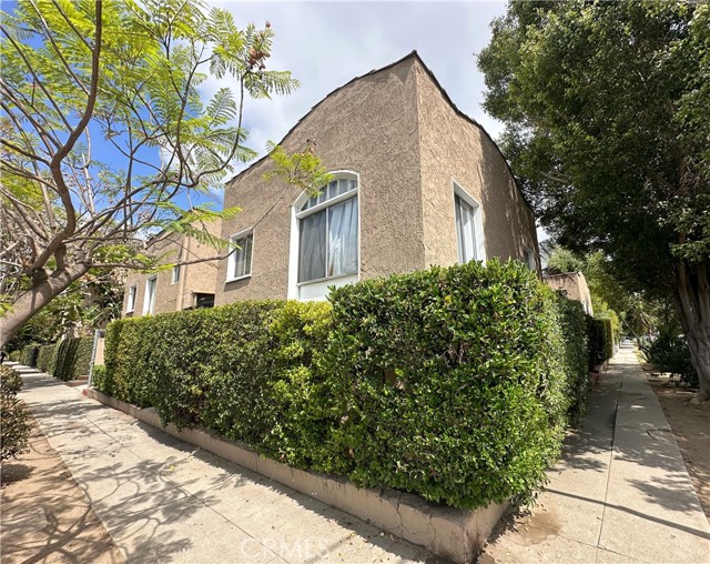 901 N El Centro Avenue, Hollywood CA: https://media.crmls.org/medias/40eb8b30-c2e7-4273-82c1-be1b4e361a51.jpg