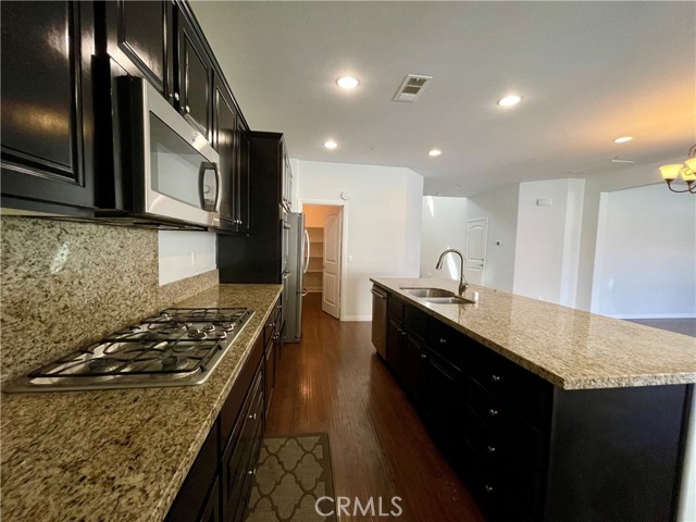 11407 Autumn Sage Avenue, Jurupa Valley CA: https://media.crmls.org/medias/40ec6a3d-57db-44d8-8e05-31c3cd132b45.jpg