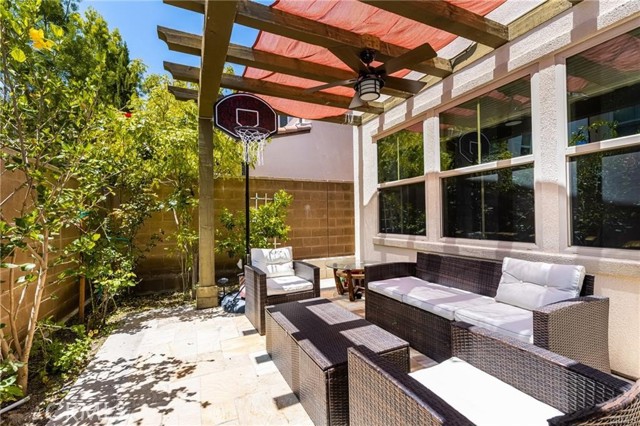 38 Larkfield, Irvine CA: https://media.crmls.org/medias/40ed0cc2-8ee8-4c78-be87-15c083a791ee.jpg