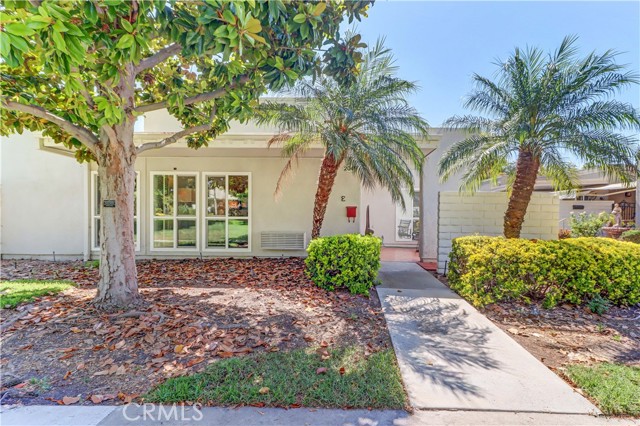 2049 Via Mariposa East, Laguna Woods CA: https://media.crmls.org/medias/40ed2c36-fabc-427e-9fdd-848e89c46ea2.jpg