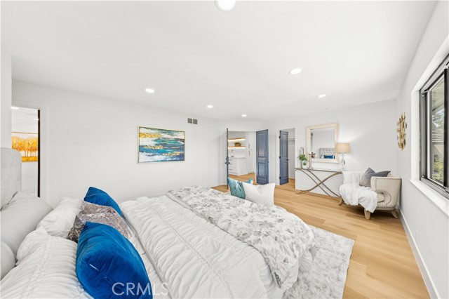 25011 Mammoth Circle, Lake Forest CA: https://media.crmls.org/medias/40ed5bff-f2eb-41be-b06e-1700cf994b5d.jpg
