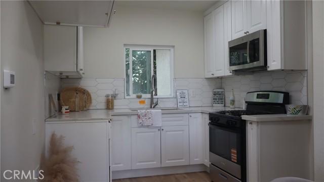 3311 E 4th Street, Los Angeles CA: https://media.crmls.org/medias/40ed8112-03a9-4220-80a5-eb085e2eb5c4.jpg