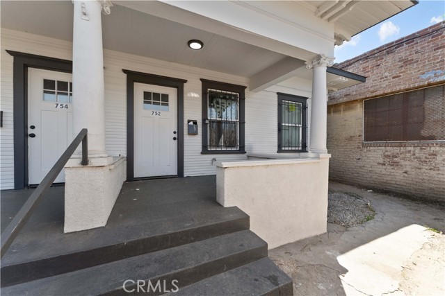 Detail Gallery Image 1 of 20 For 752 E 17th St, Los Angeles,  CA 90021 - – Beds | – Baths