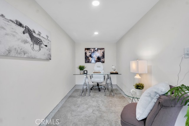 22476 Cass Avenue, Woodland Hills CA: https://media.crmls.org/medias/40eeb72b-178b-4fa4-b5dc-a263059a74e4.jpg