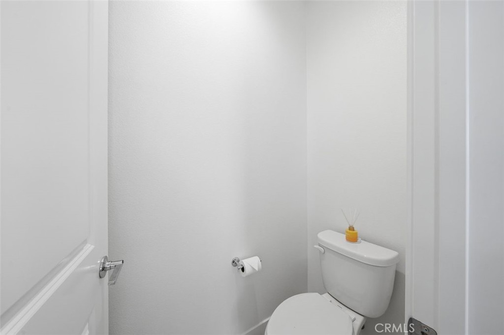 https://media.crmls.org/medias/40ef66e6-6c00-4f06-a6b6-ead0dbfa6100.jpg?preset=X-Large
