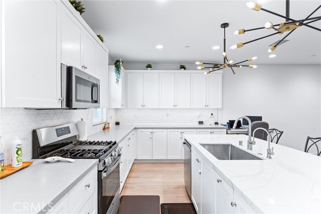 133 Hideaway Loop, Mission Viejo CA: https://media.crmls.org/medias/40ef7ebf-740c-4e4d-9d16-f91cd2f1e08c.jpg