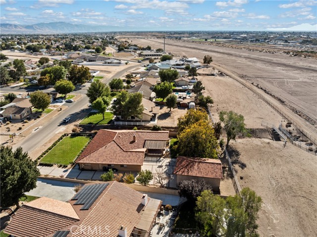 Detail Gallery Image 4 of 42 For 18940 Appaloosa Rd, Apple Valley,  CA 92308 - 4 Beds | 3 Baths