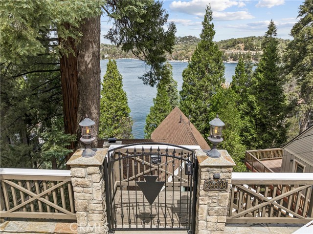 Detail Gallery Image 11 of 64 For 28898 Palisades, Lake Arrowhead,  CA 92352 - 4 Beds | 3 Baths