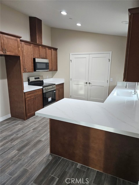 Detail Gallery Image 3 of 13 For 20495 Zuni Rd, Apple Valley,  CA 92307 - 4 Beds | 2 Baths