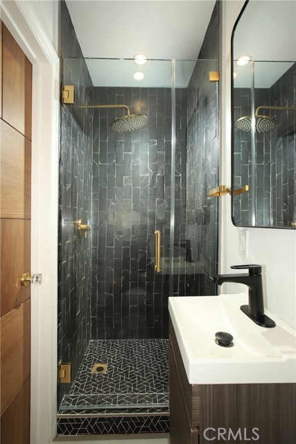 452 Woodbury Road, Glendale CA: https://media.crmls.org/medias/40f1a4df-20f3-4c84-b719-9b3a884c01a0.jpg